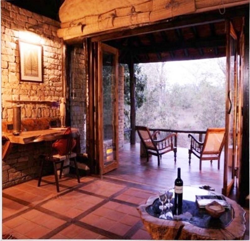 普顿迪野外酒店-坎哈地球小屋 Mandlā 客房 照片